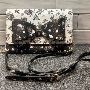 ✨ LIKE NEW Betsey Johnson Floral Bow Crossbody ✨